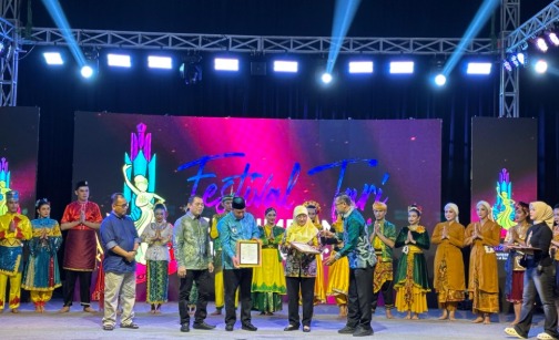 Sekretaris DPRD Batola Hadiri Festival Tari Serumpun Melayu Pesisir ke-VII Barito Kuala