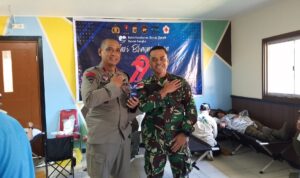 Sambut Hari Bhayangkara, Dansatgas Yonif 611/Awang Long Donorkan Darah