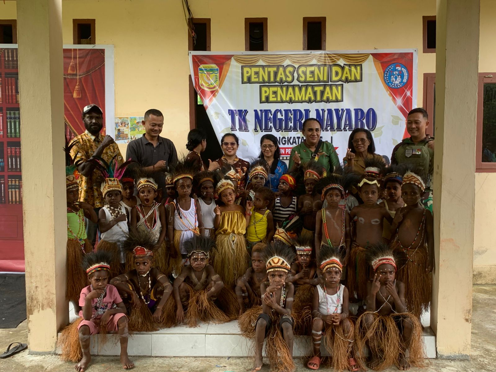 Dukung Dunia Pendidikan, Personel Satgas Yonif 611/Awl Apresiasi Pelepasan Siswa TK Nayaro