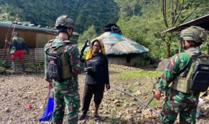 Jumat Berkah, Wujud Kepedulian Satgas Yonif 611/Awang Long Berbagi Kepada Masyarakat Tembagapura