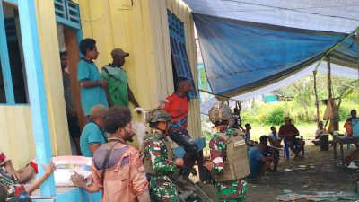 Bentuk Kepedulian, Satgas Yonif 611/Awl Bantu Masyarakat Kampung Sempan Timur