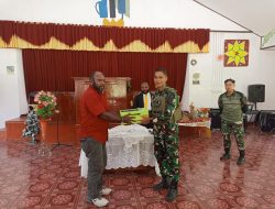 Menjalin Keakraban, Satgas Yonif 611/Awang Long Gelar Ibadah Bersama Masyarakat Opitawak