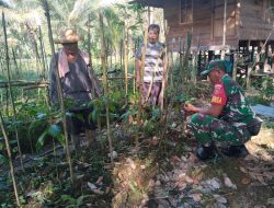 Dekatkan Diri dengan Warga, Babinsa Koptu Eko Laksanakan Komsos di Desa Jamil