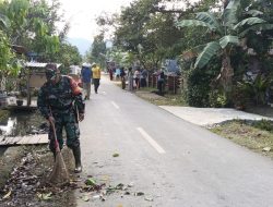 Wujudkan Lingkungan Bersih, Babinsa Koramil 1002-03/Haruyan Turun ke Desa Tabat Padang