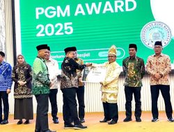 Kontribusi Lahirnya Madrasah Berprestasi, Gubernur Kalsel Terima Penghargaan PGM Award 2025