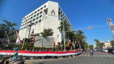 Pemprov Kalsel bagikan bendera Merah Putih