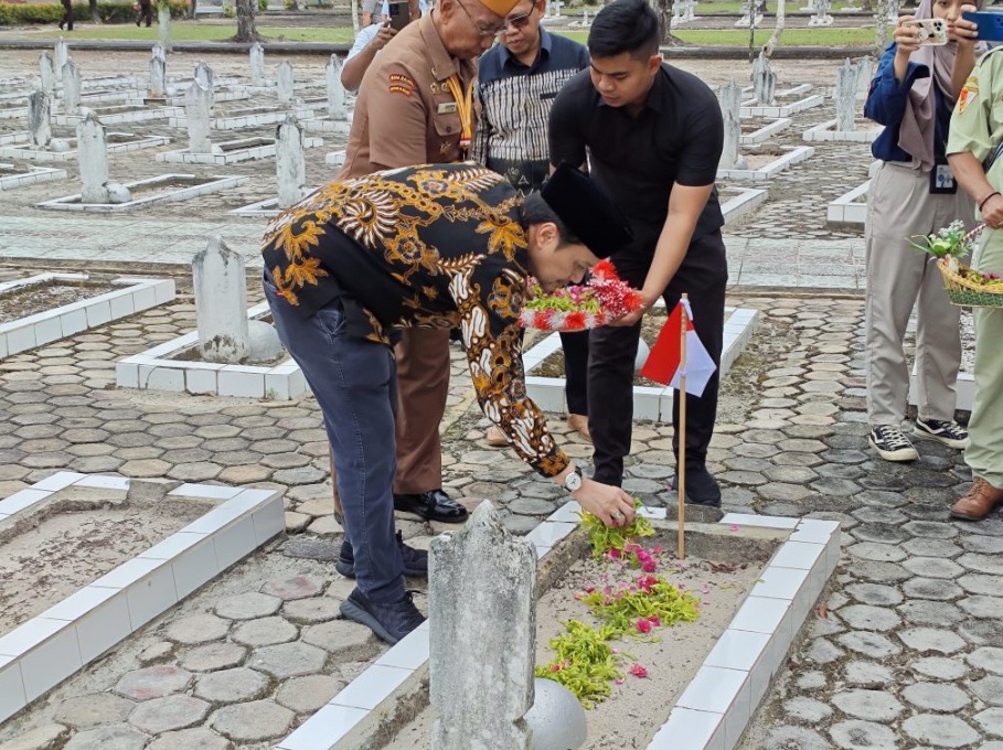Wagub Kalsel ziarah taman makam pahlawan