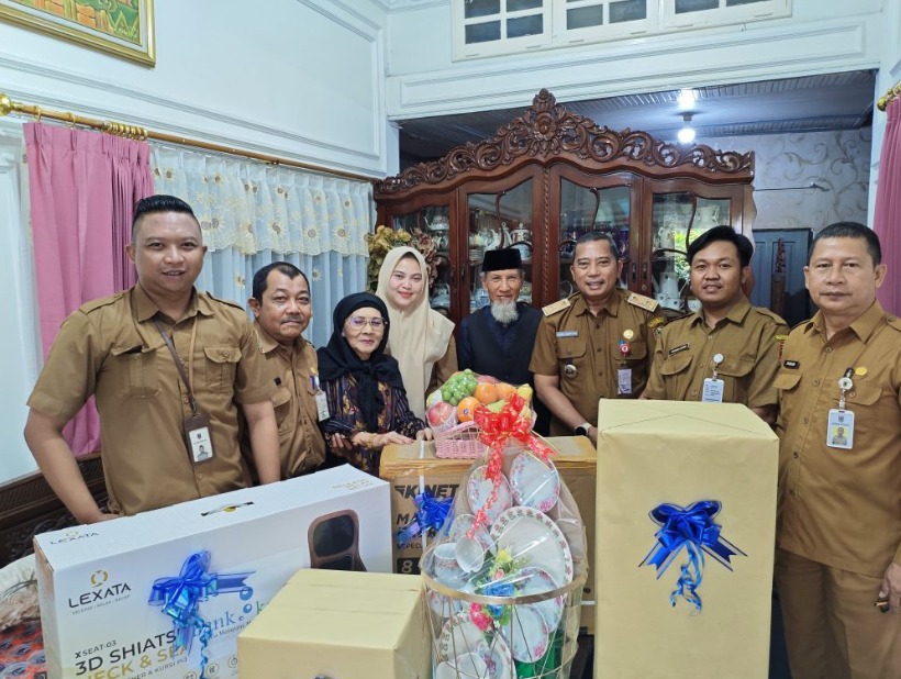 Jalin Silaturahmi kepada mantan gubernur Kalsel