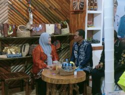 Bupati Hulu Sungai Selatan Kunjungi Stand Expo Peringatan Hari Jadi Provinsi Kalimantan Selatan ke-75