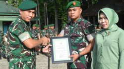 Dandim 1002/HST Lepas Dua Prajurit dan Sambut Satu Anggota Baru dalam Tradisi Korp Raport