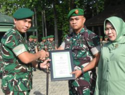 Dandim 1002/HST Lepas Dua Prajurit dan Sambut Satu Anggota Baru dalam Tradisi Korp Raport