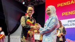 Wujudkan Pembangunan Inklusif, Gubernur Kalsel Terima Penghargaan Pemerintah Daerah Terbaik 3 Se-Indonesia