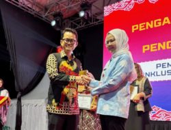 Wujudkan Pembangunan Inklusif, Gubernur Kalsel Terima Penghargaan Pemerintah Daerah Terbaik 3 Se-Indonesia