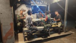 Kolaborasi TNI dan Elemen Masyarakat Perkuat Keamanan Malam di Labuan Amas Utara