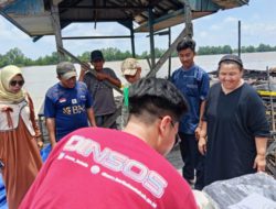 Bentuk Kepedulian Terhadap Warga, Dinas Sosial Batola Salurkan Logistik Korban Kebakaran 