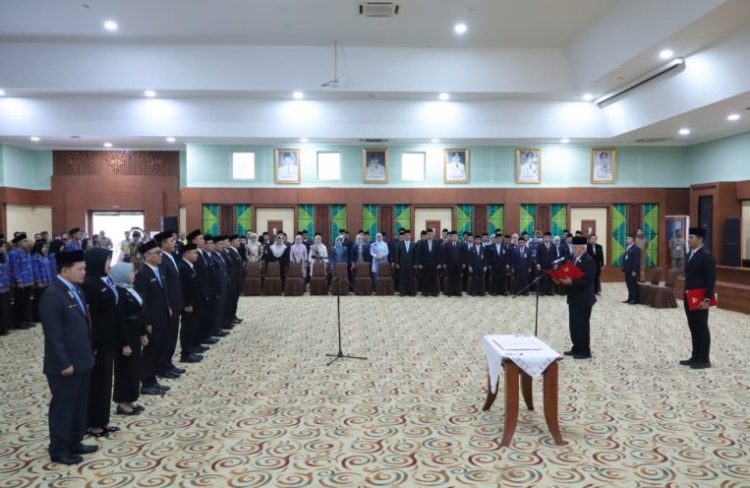 Lantik pejabat baru