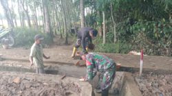 Babinsa Bangun Irigasi Tersier Tingkatkan Ketahanan Pangan