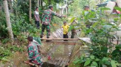 Antisipasi banjir Babinsa Gotong royong