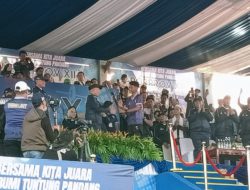 Bupati Tanah Laut Serahkan Obor Pembukaan Porprov XII Kalsel kepada Gubernur Muhidin