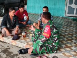 Babinsa Koramil Haruyan Laksanakan Komsos Pererat Silaturahmi