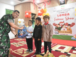 Fashion Show Cosplay Ibu dan Anak TK Kartika V-25 Barabai Meriahkan Peringatan Hari Pahlawan