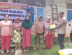 Jumat Berkah, Polsek Bilah Hulu Bagikan Sembako untuk Warga Kurang Mampu