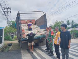 Babinsa Kodim 1002/HST Dampingi Penyaluran Bantuan Pangan Beras di Barabai