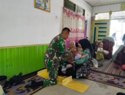 Perkuat Pelayanan Kesehatan Warga, Babinsa Barabai Hadiri Posyandu Sehati