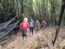 Dedikasi untuk Pelosok: Ketua Persit Ikut Ekspedisi Juhu Lima Hari jalan Kaki Tembus Pegunungan Meratus Berikan Pelayanan Kesehatan
