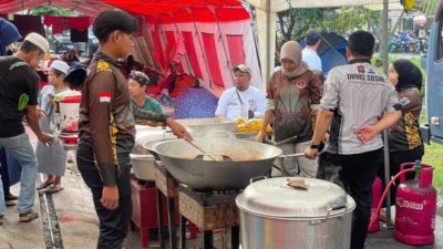 Dinsos Kalsel Bagikan 1.000 Porsi Nasi Samin pada Momen 5 Rajab di posko Budi Sejahtera