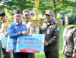 Pemprov Kalsel Serahkan Hadiah Kepada Para Pemenang Lomba Poskamling