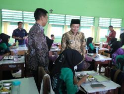 Sukseskan Program Presiden, Wagub Kalsel Bersama Wamendagri Tinjau MBG di SMA Negeri 1 Gambut