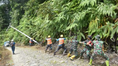 Rusakkan Jembatan dan Tiang Listrik, Kodim 1002/HST Turun Tangan