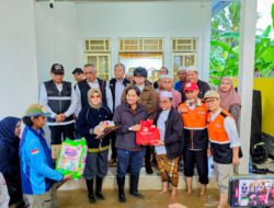 Wagub Kalsel Tinjau dan Salurkan Bantuan bagi Warga Terdampak Banjir di Kabupaten Banjar