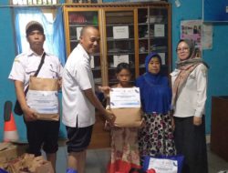 Bentuk Perhatian Gubernur Kalsel, DPPPAKB Salurkan Bantuan Korban Banjir di Desa Sungai Alat