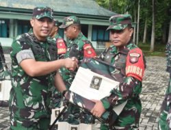 Prajurit Kodim 1002/HST Terima Kaporlap Dari KASAD