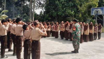 Peran Babinsa dalam Pembinaan Generasi Muda Melalui Kegiatan Pramuka di SMPN 9 HST