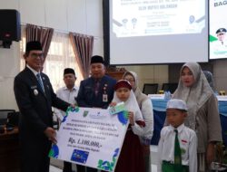 Wabup Balangan Serahkan Kartu Balangan Pintar untuk 1.511 Pelajar