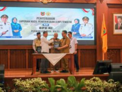 BPK Serahkan Dua LHP kepada Pemprov Kalsel dan Bank Kalsel