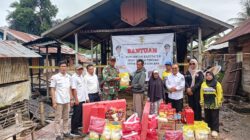 Babinsa Koramil Labuan Amas Selatan Dampingi Penyaluran Bantuan Korban Kebakaran