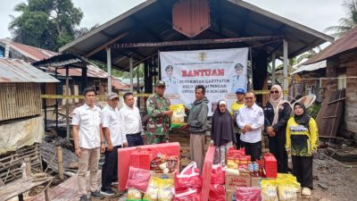 Babinsa Koramil Labuan Amas Selatan Dampingi Penyaluran Bantuan Korban Kebakaran