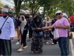 Sambut Haul ke-6 Guru Zuhdi, SMSI Kalsel Bagikan Ratusan Sovenir Islami