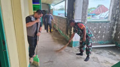 Ramadhan 1447 H, Koramil 1002-06/Barabai Bersama Pemerintah Kecamatan Bersihkan Masjid Sulaha