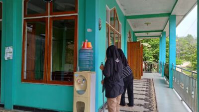 Mahasiswa Sapta Mandiri Bersih Musala