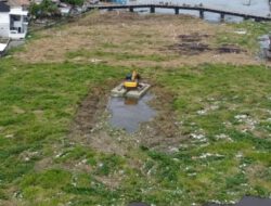 PUPR OKI Turunkan Alat Berat, Bersihkan Gulma di Jembatan Belanti