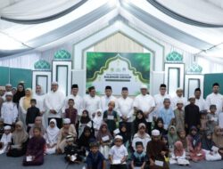 Berbuka Puasa Bersama PT Hasnur Grup, Gubernur Kalsel Diwakili Sekdaprov Serahkan Santuan Anak Yatim Piatu