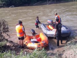 Kaban BPBD Labuhanbatu Bersama Tim,  Lakukan Pencarian Warga Hanyut Terbawa Arus Sungai Bilah
