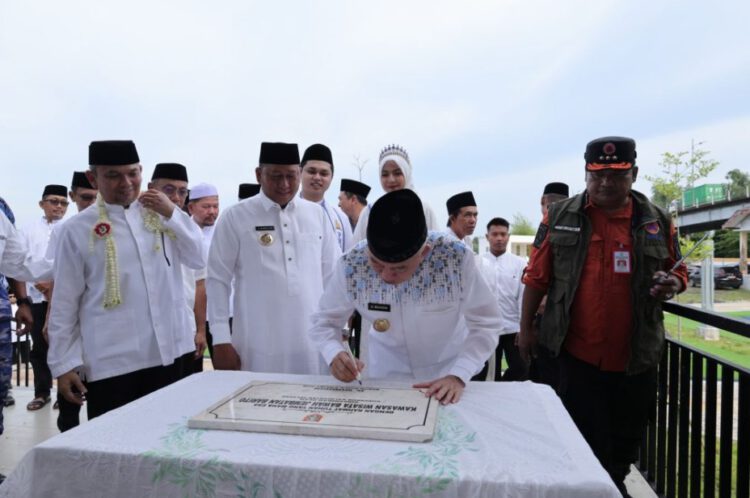 Gubernur H. Muhidin Resmikan Wisata Bawah Jembatan Barito