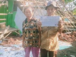 Peristiwa Rumah Ambruk di Muaragembong, Warga Gotong Royong Bersihkan Puing