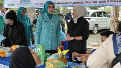 Diinisiasi Hj. Fathul Jannah, TP PKK Kalsel Gelar Pasar Murah dan Bakti Sosial di Kabupaten Tanah Laut